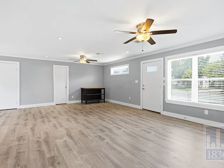 1103 Booker Ave #A — Photo 3