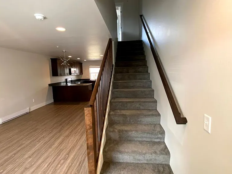 1095 North 14th Avenue — Photo 3