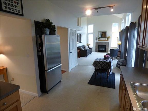 5th image of 7317 Maplelawn Dr