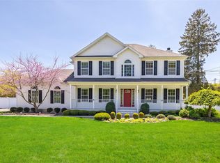 6 3rd Ave, Rocky Point, NY 11778