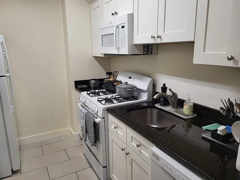 33 Pond Ave #915 — Photo 8