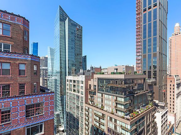 3rd image of 425 Park Ave S APT 20C