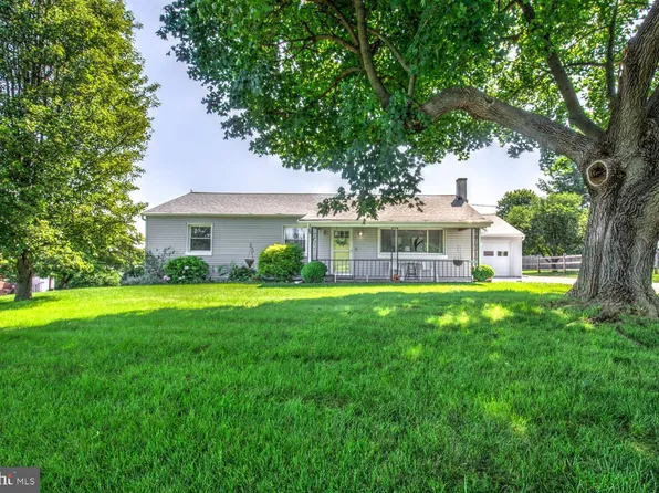 17 London Vale Rd, Gordonville, PA 17529