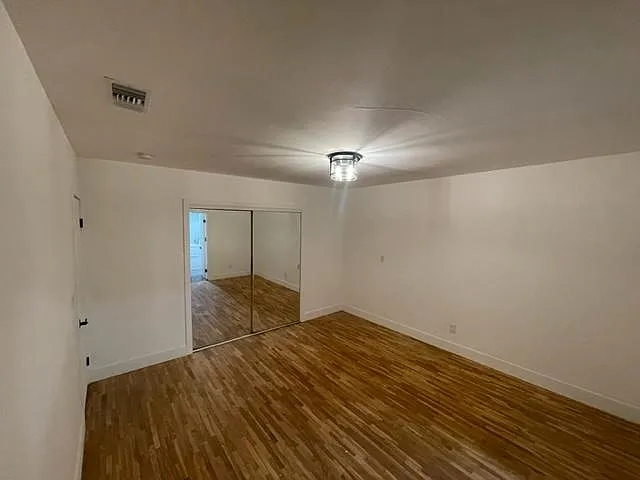 13111 S Hoover St — Photo 12