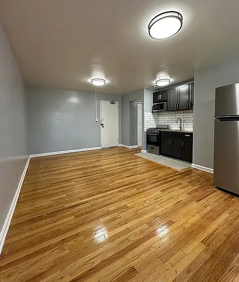 138 E 7th St #7 — Photo 24