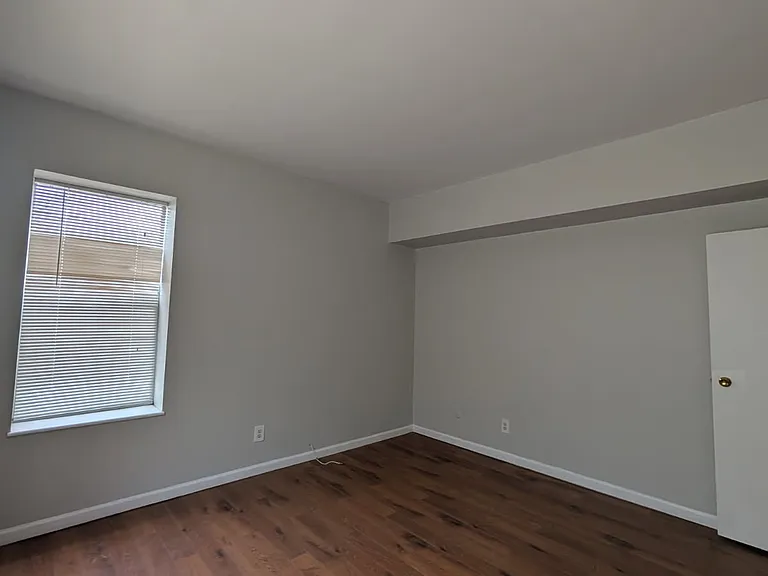 5574 Pershing Ave — Photo 6