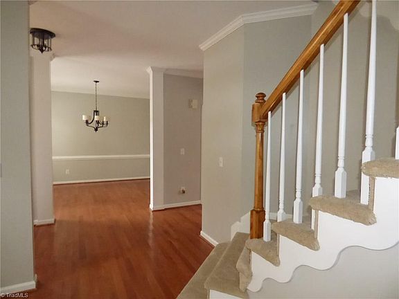 2nd image of 19 Old Orchard Ln