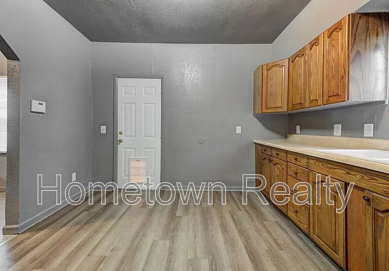 321 SE 25th St — Photo 16