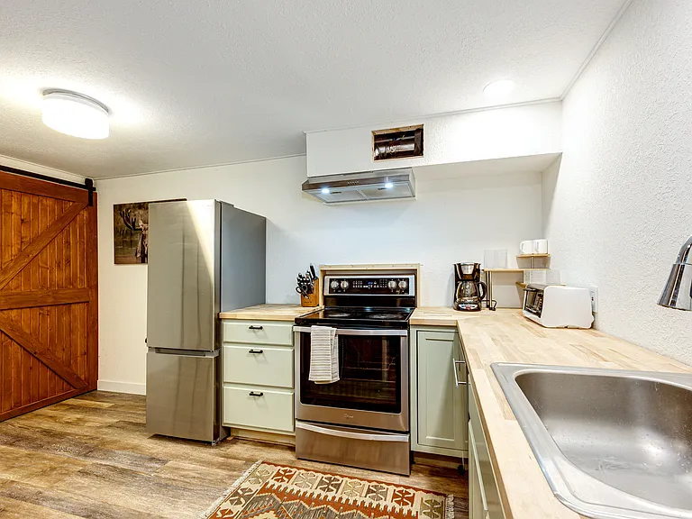 784 Urban St #B — Photo 11