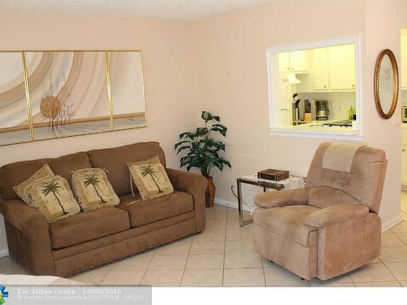 5th image of 109 Lyndhurst E #109