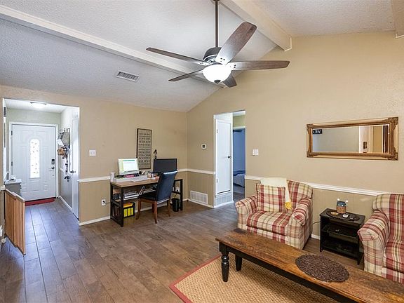 3rd image of 2704 Avonhill Dr