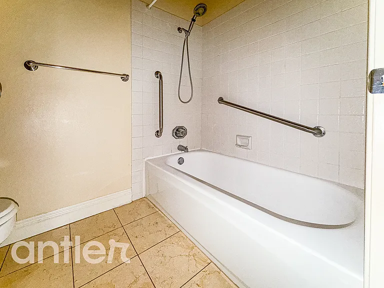 534 S Saint Andrews Pl #J416 — Photo 6