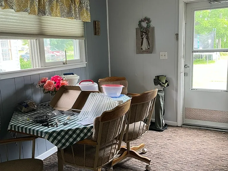 half of 5th room has dining area
