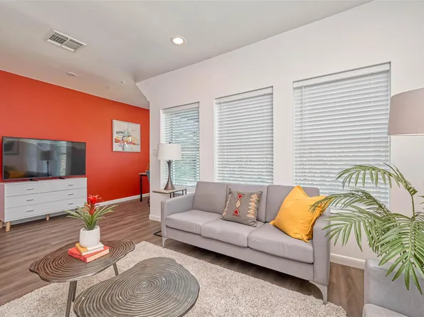 1924 Calumet St #202, Houston, TX 77004