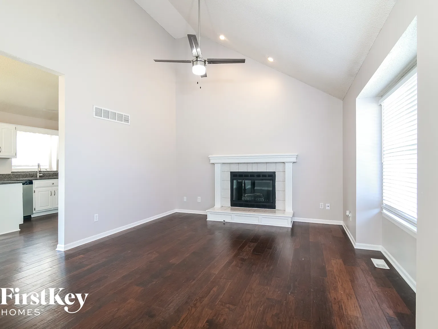 3 bed, 2.5 bath, 1700 sqft, $2,220 — Photo 2