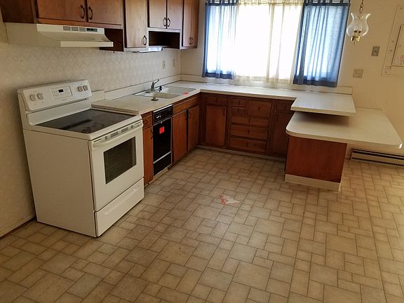 2nd image of 2919 Centre Ct