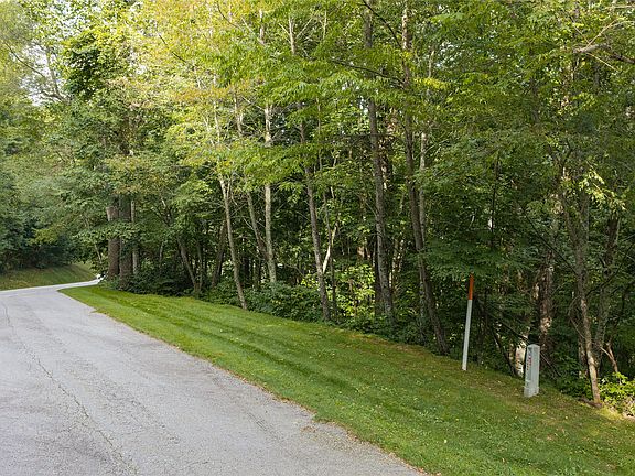 2nd image of 40 Center Ridge Road