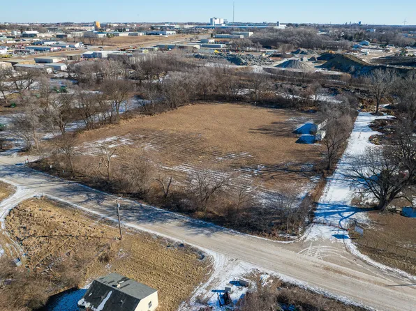 306 Freel Dr, Ames, IA 50010