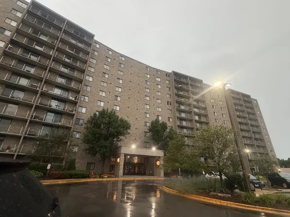 6340 Americana Dr APT 620, Willowbrook, IL 60527