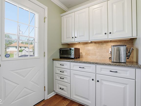 5th image of 6338 Colebrook Dr