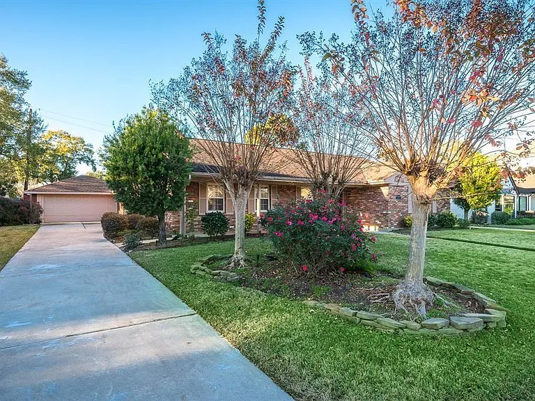 5046 Yarwell Dr — Photo 2