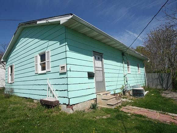 1st image of 219 E North 6th St