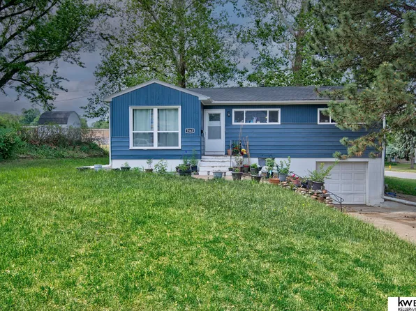 7583 Charles St, Omaha, NE 68114