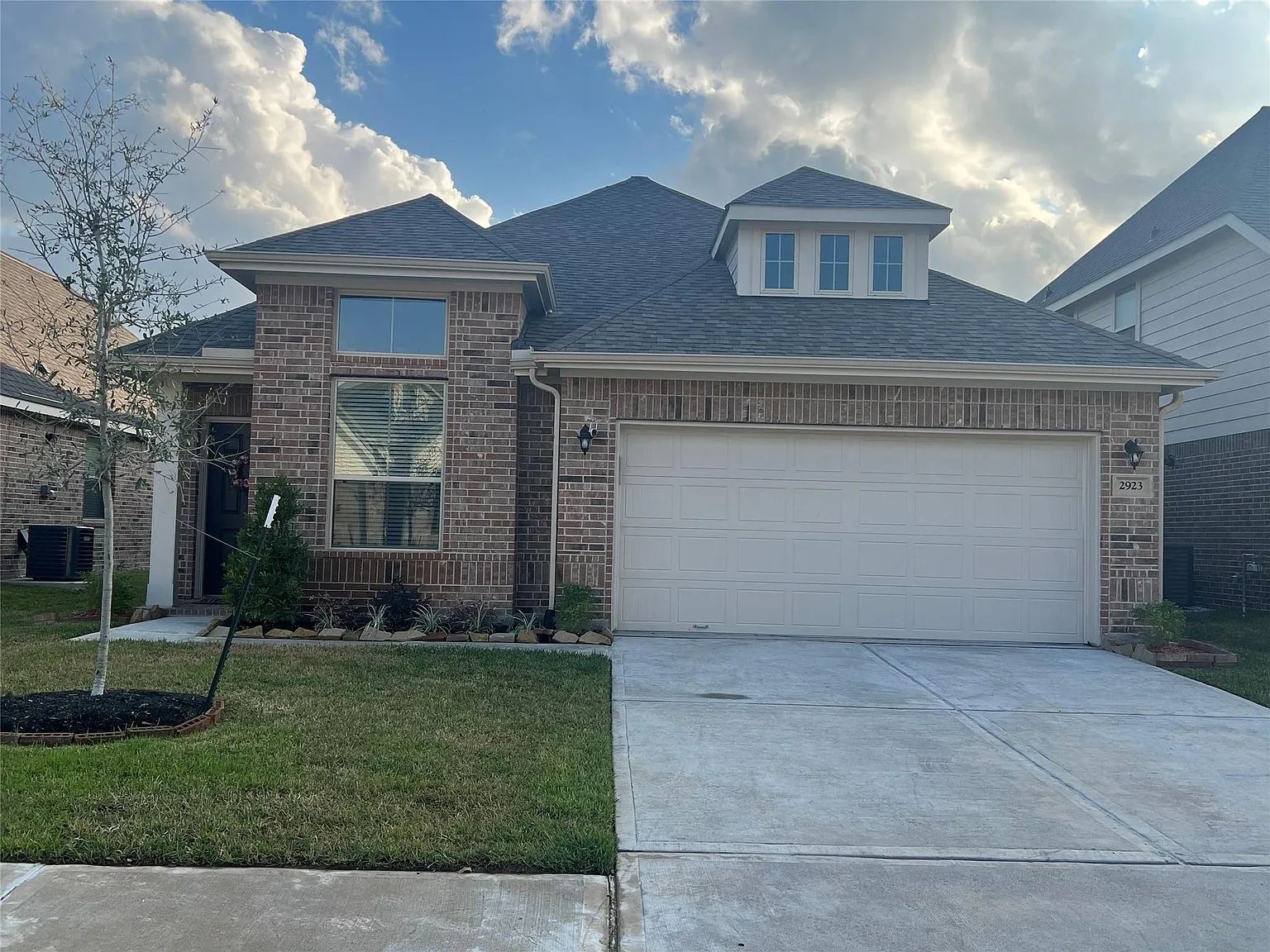 4 bed, 2.0 bath, 1787 sqft, $2,200 — Photo 2