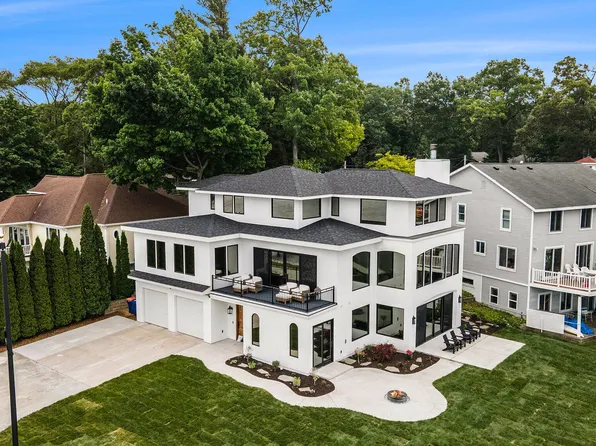 17409 Lake Beach Dr, Spring Lake, MI 49456