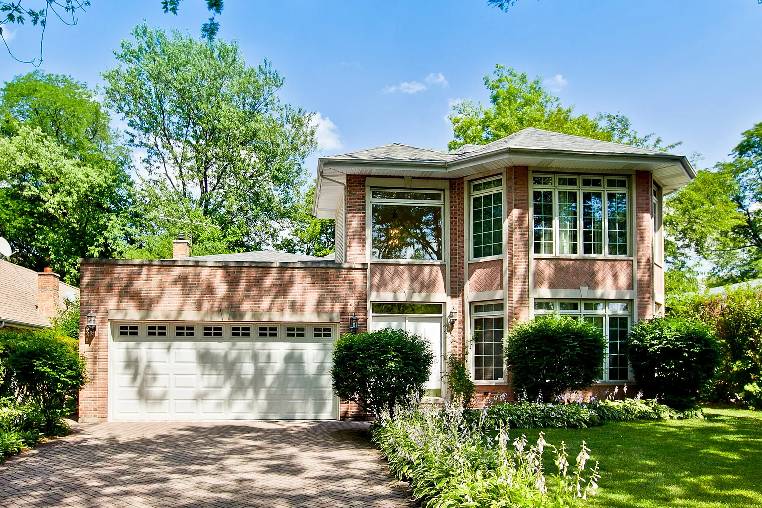236 Sunset Dr photo 1