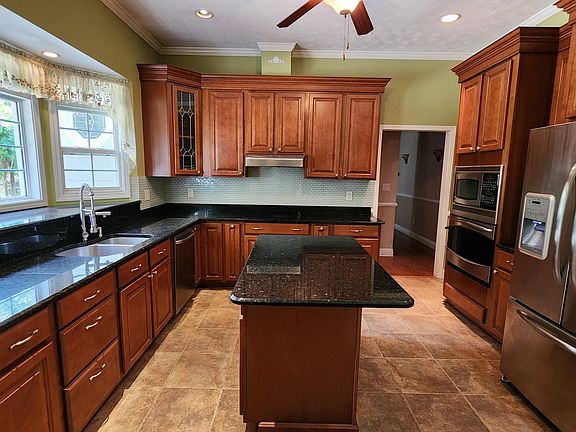 3rd image of 796 Oak Grove Rd