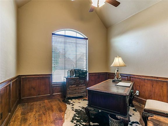 5th image of 17500 Melville Ln