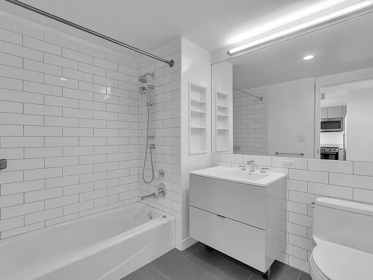 400 W 113th St #1124 — Photo 7