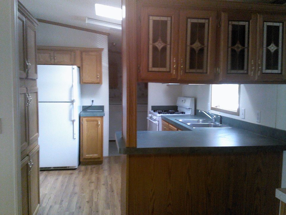 2nd image of 10450-6 Mile Rd #93
