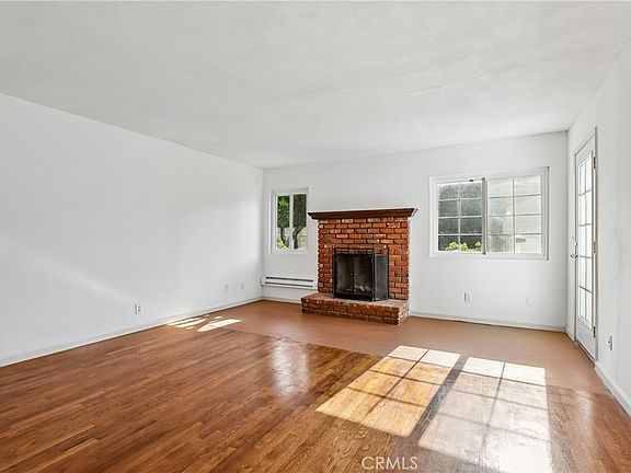 3rd image of 3672 Hackett Ave