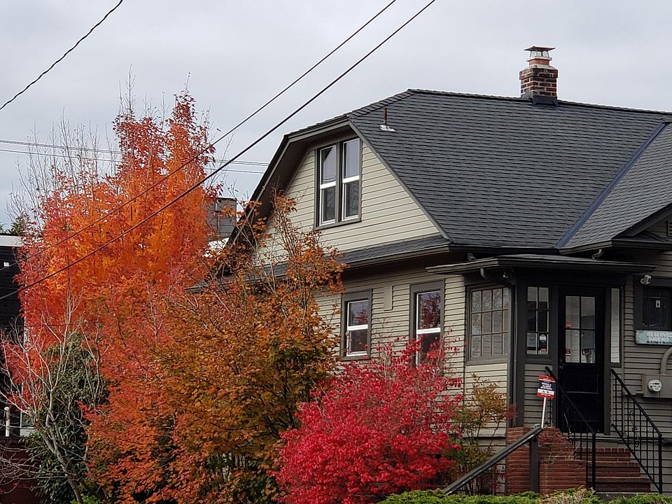 Lower level apartment in a Craftsman mixed use building off California Ave.