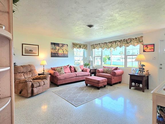5th image of 42 San Jose Dr