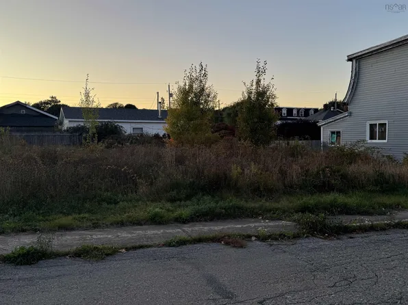 11 Columbia St, Cape Breton, NS B2A 1W4