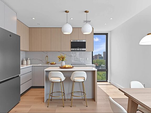 3rd image of 282 W 132nd St #708