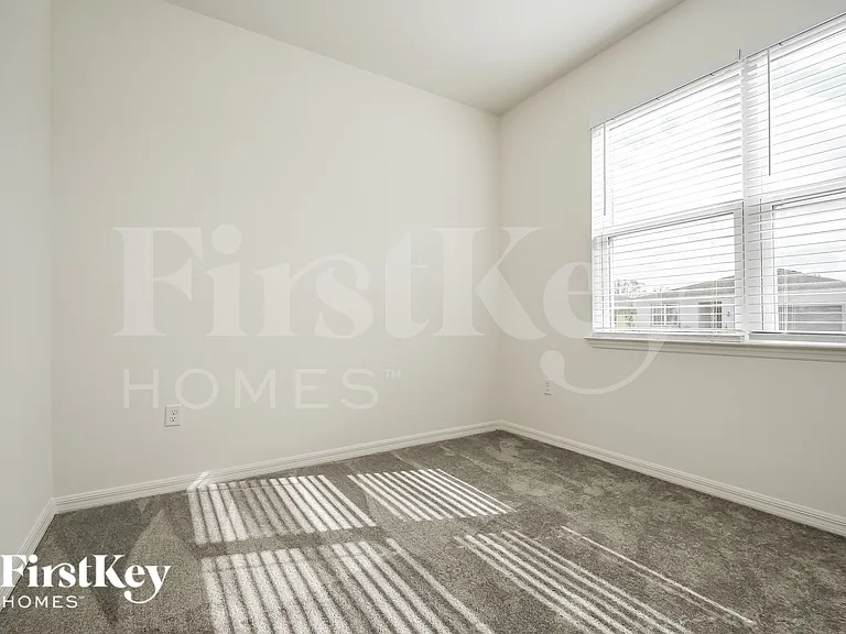 217 Windsor Reserve Dr — Photo 13