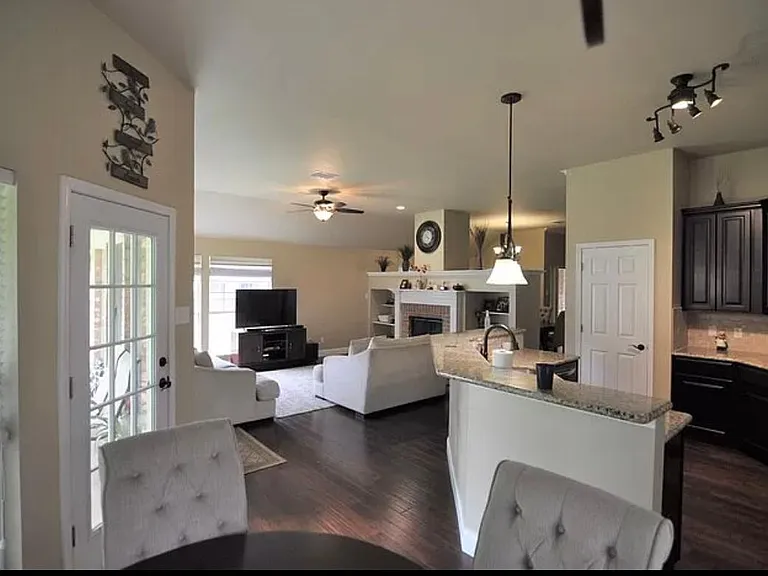 10229 Andora Dr — Photo 3