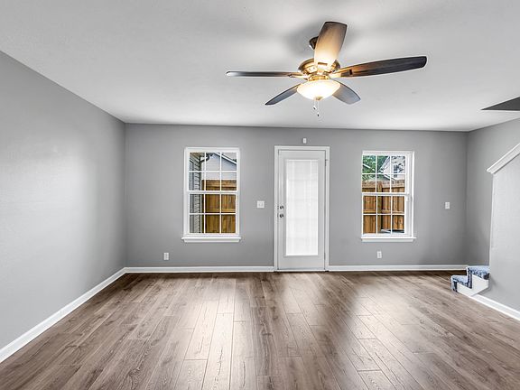 5th image of 414 Arapaho Dr