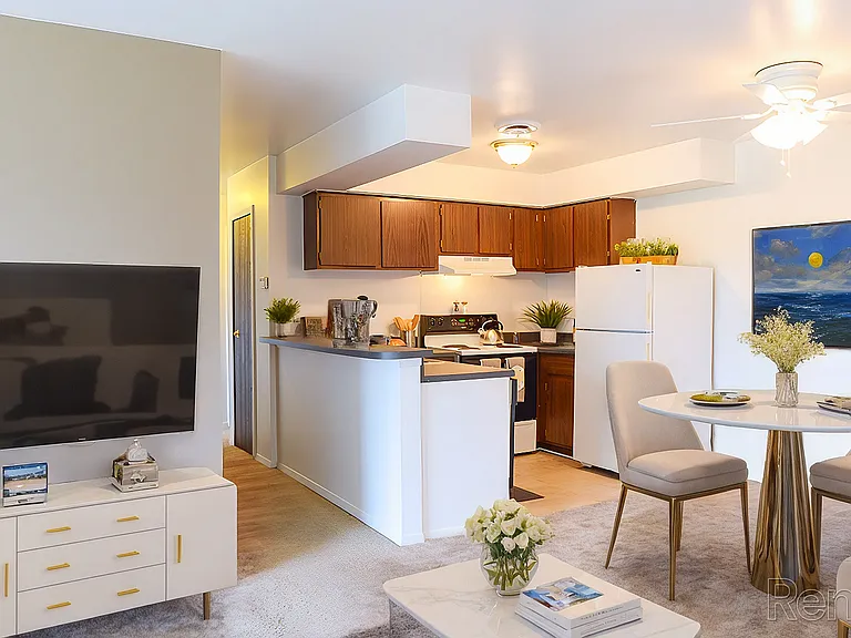 Marianne Manor Apartments — Photo 55
