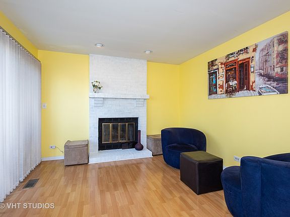 3rd image of 1013 Bedford Dr