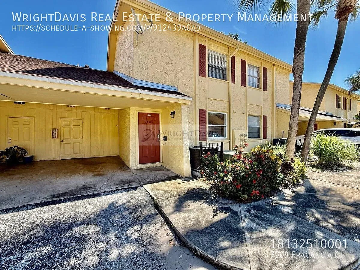 Spacious 3-Bedroom, 2.5-Bath Tampa Condo with Garage & Covered Carport — Photo 2