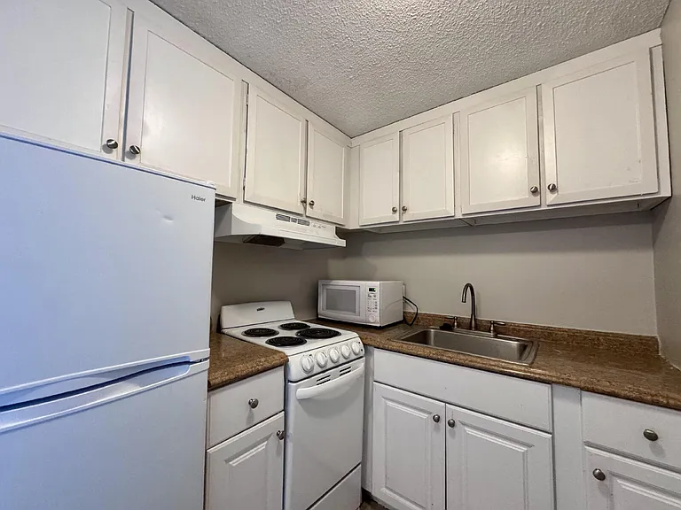 799 Dahlia St #405 — Photo 3
