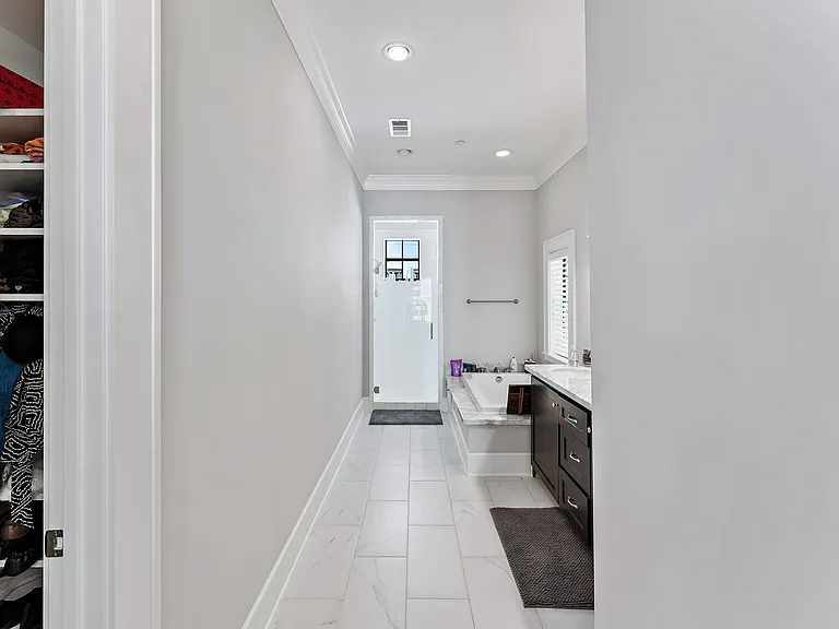 1504 Knox St — Photo 10