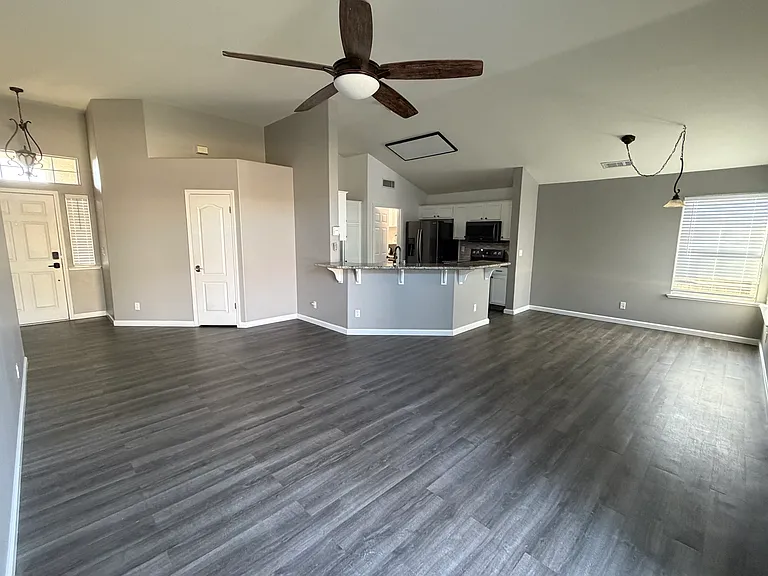 2315 Golden Ave — Photo 6