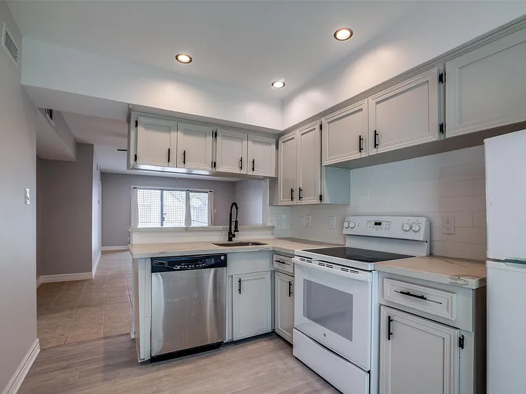9025 Rue Cambon St #66 — Photo 15