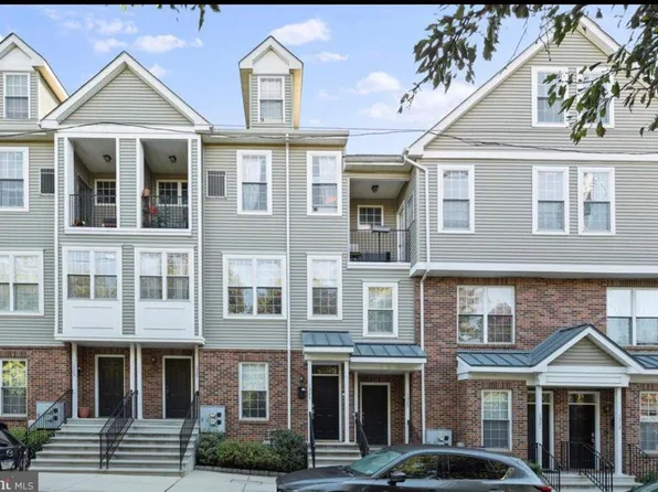 3146 Master St, Philadelphia, PA 19121
